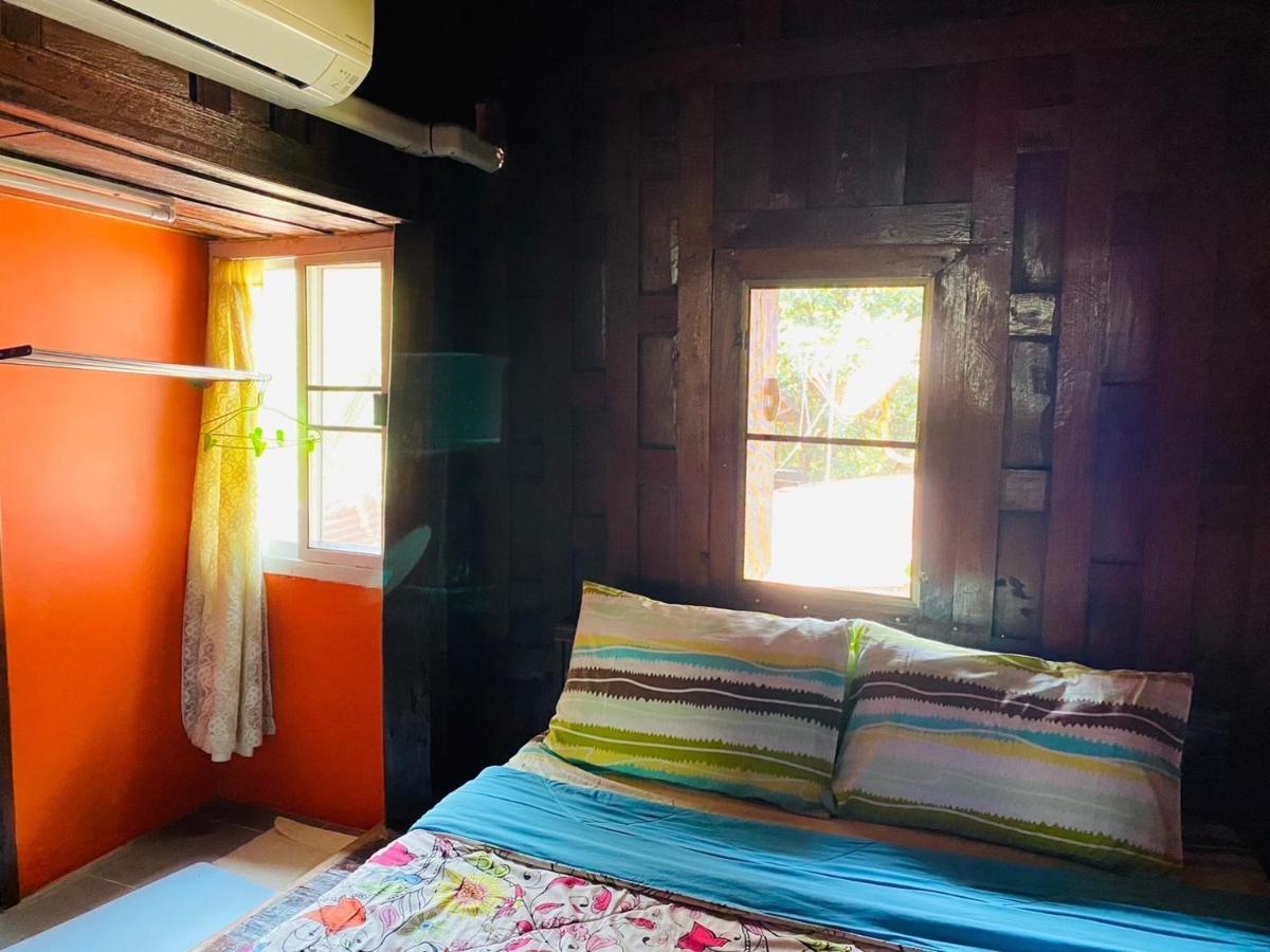 Solarcell Walking Street Homestay - โซล่าเซลล์ถนนคนเดินโฮมสเตย์ Ban Nong Nam Khan Екстер'єр фото