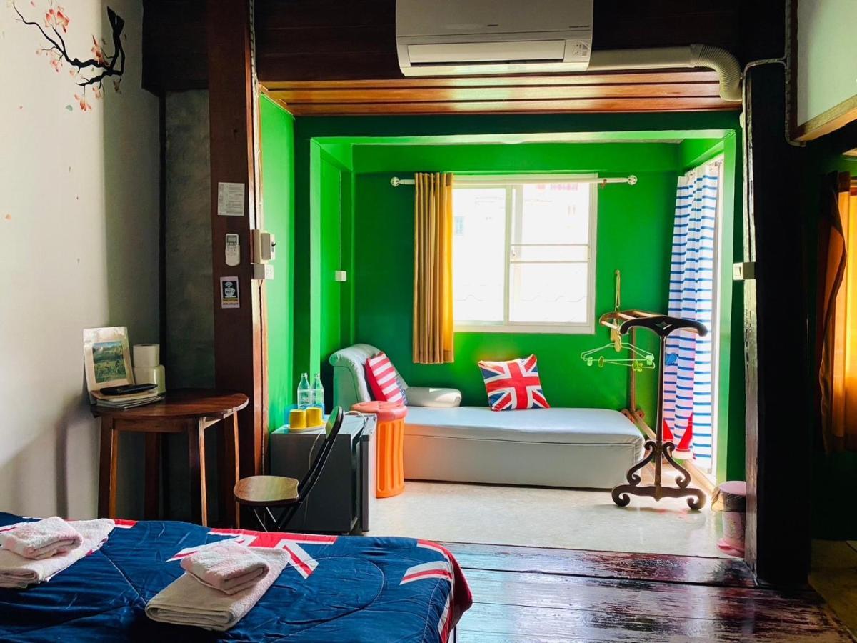 Solarcell Walking Street Homestay - โซล่าเซลล์ถนนคนเดินโฮมสเตย์ Ban Nong Nam Khan Екстер'єр фото