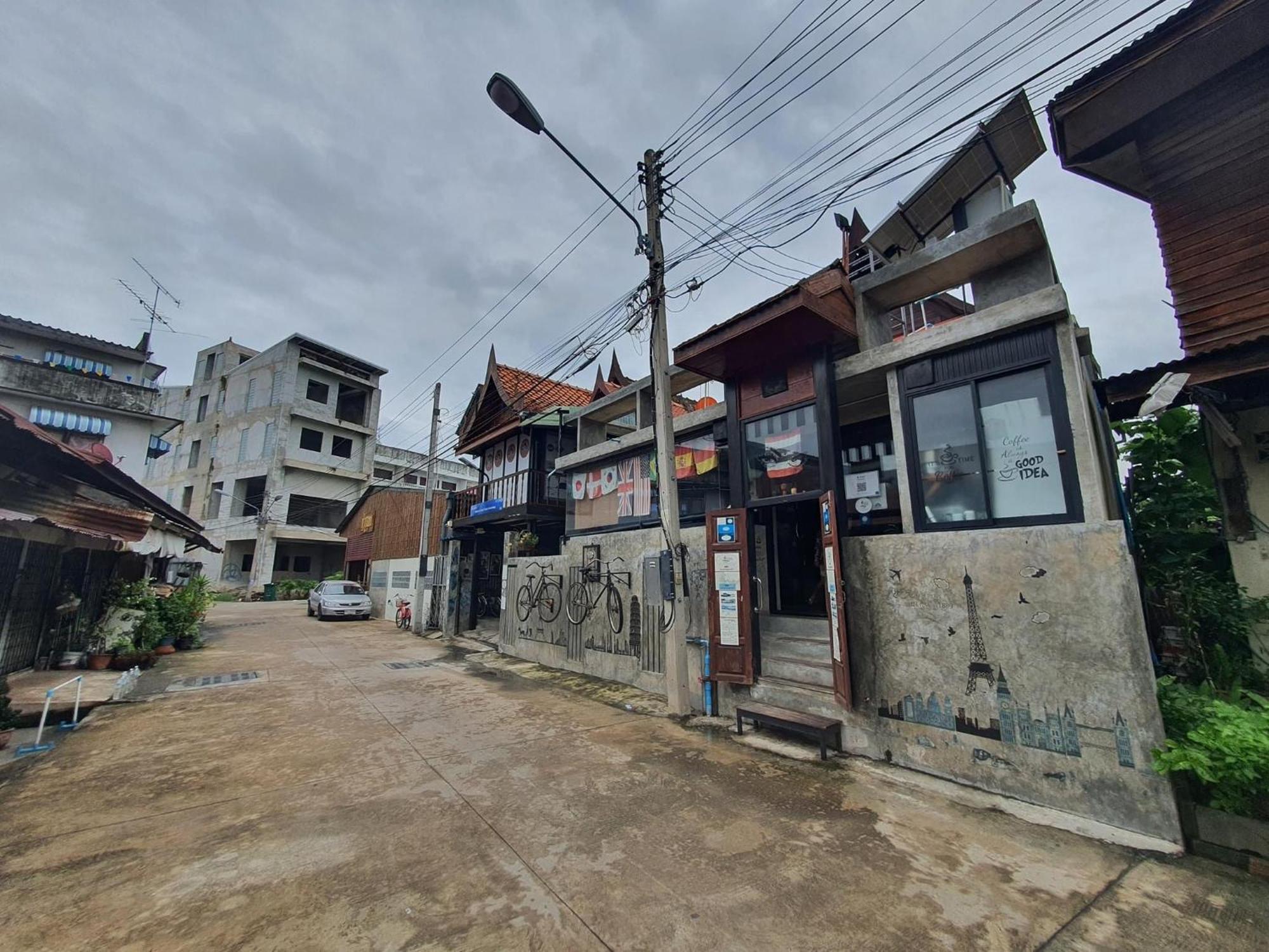 Solarcell Walking Street Homestay - โซล่าเซลล์ถนนคนเดินโฮมสเตย์ Ban Nong Nam Khan Екстер'єр фото